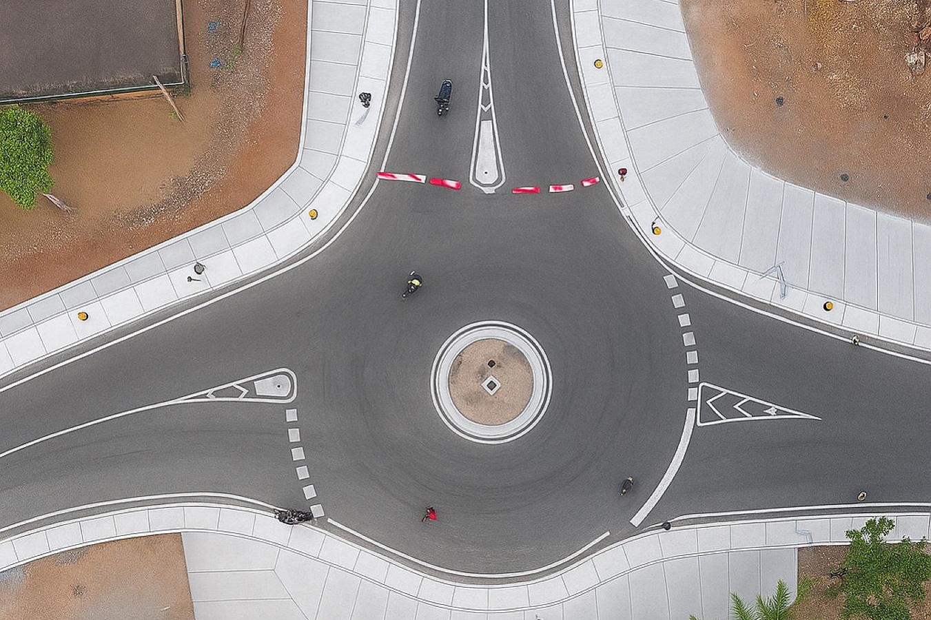 Travaux de construction du pont de Kpéléouwayi ainsi que l’aménagement et le bitumage de la voie reliant la rue bitumée au niveau de l’abattoir à la RN15 au niveau du centre Don Bosco (1600 ml) dans la ville de Kara.