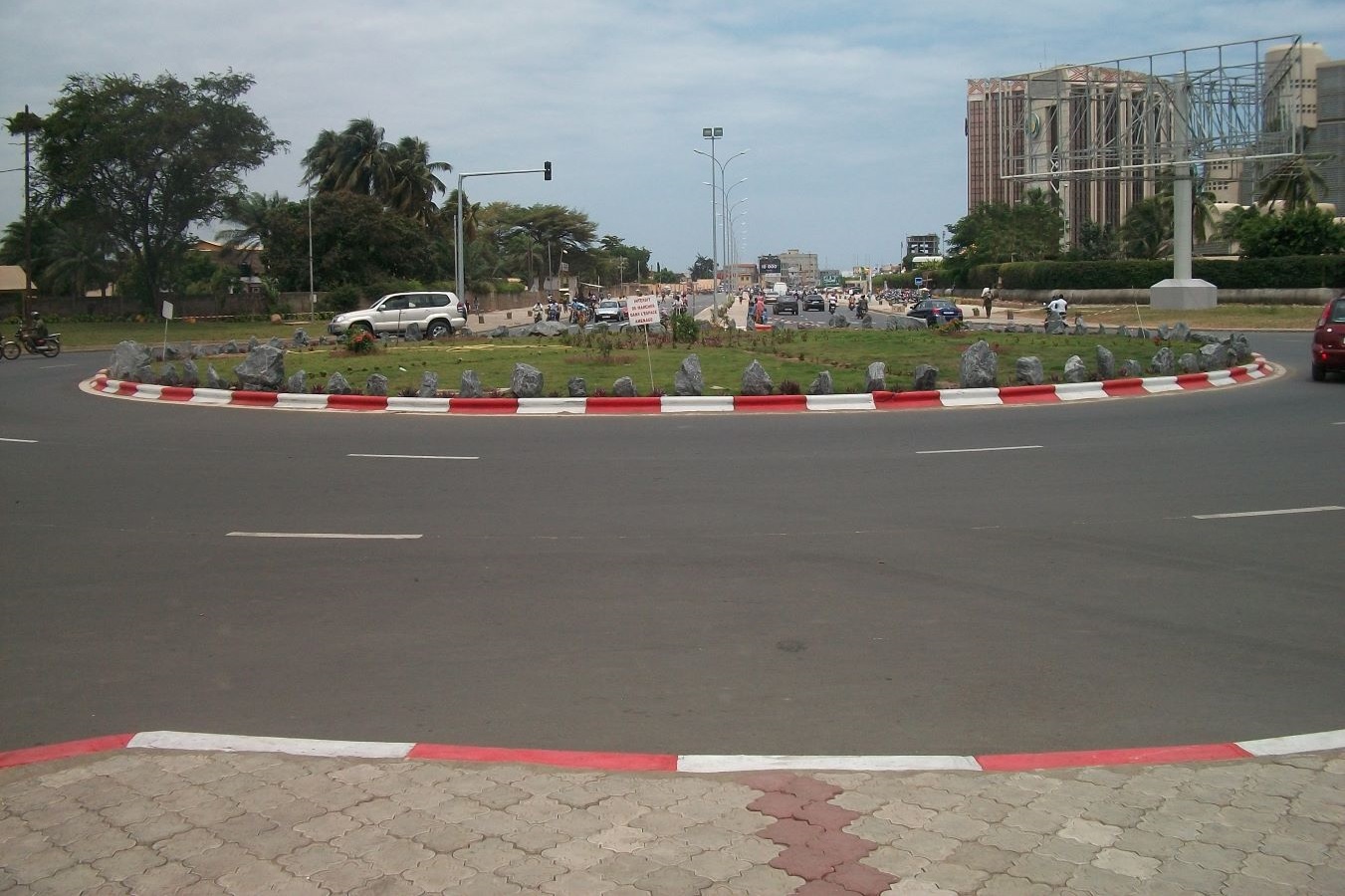 Travaux de réhabilitation, de renforcement et d’assainissement du boulevard 13 Janvier et d’aménagement et de bitumage de la voie RN1 – BKS – Carrefour – Caméléon – Limousine – Adidogomé