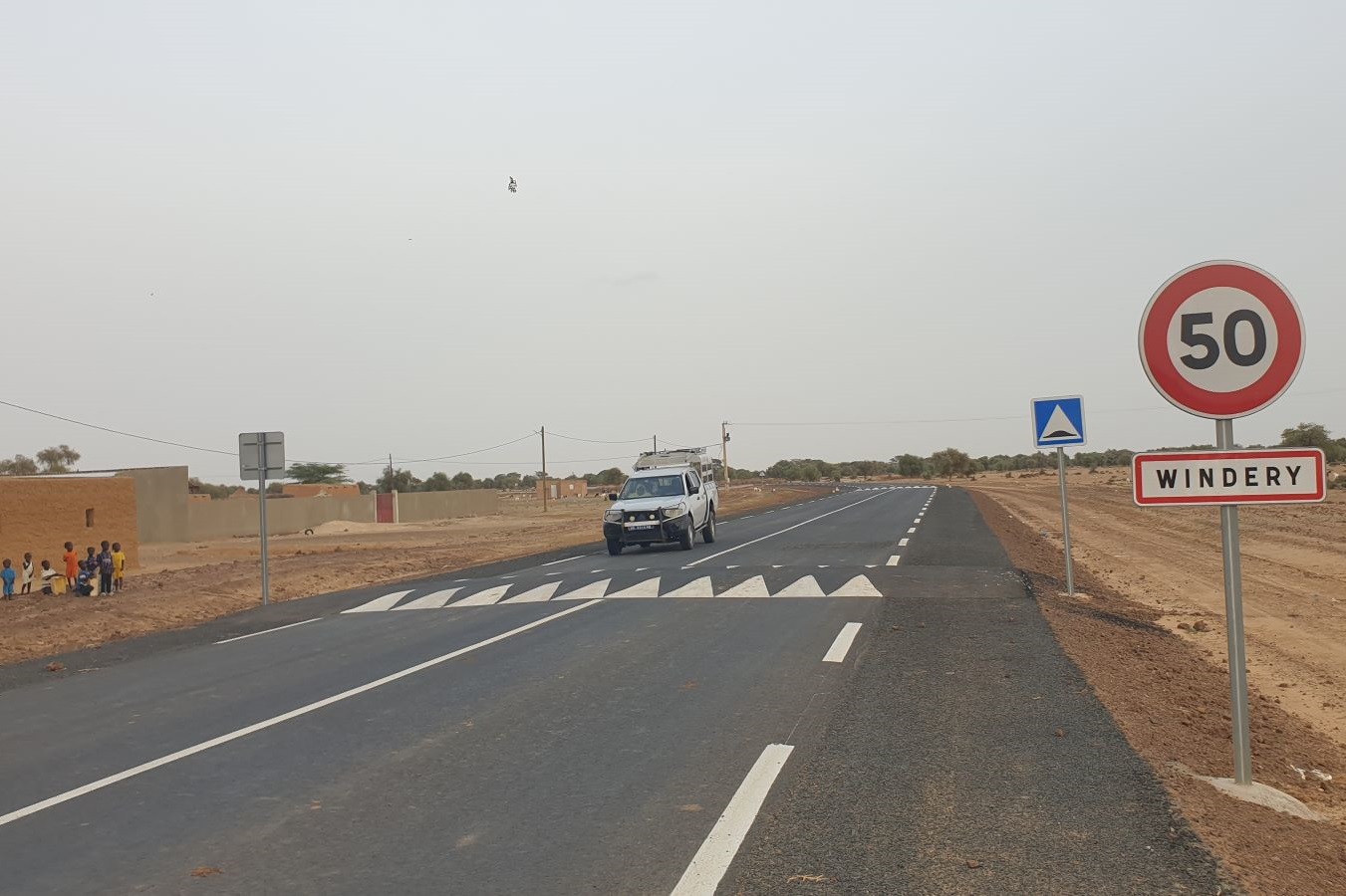 Travaux d'aménagement et de bitumage d'infrastructures routières de la route Demette – Cas Cas (35 km)