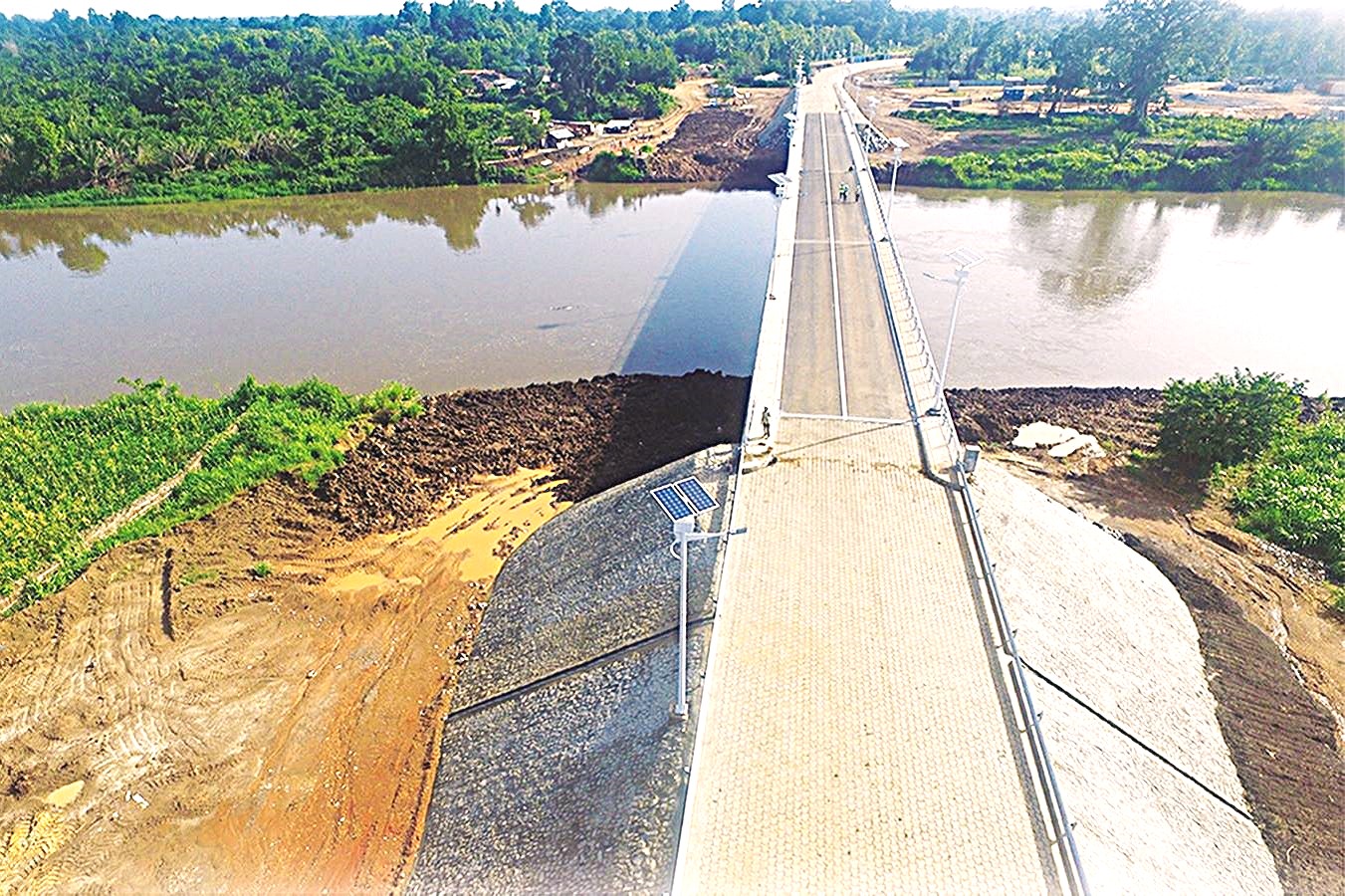 Travaux de construction d’un pont en béton de 150ml de franchissement du fleuve mono sur la route en terre (ATHIEME) frontière TOGO-BENIN